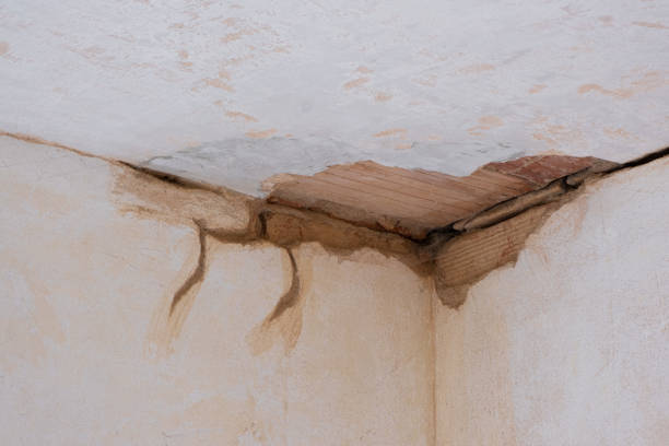 Best Emergency water damage restoration  in Urbandale, IA